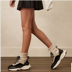 Stuart Weitzman Hiker Sneaker Size 9‎